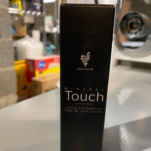 Younique touch liquid foundation ::organza